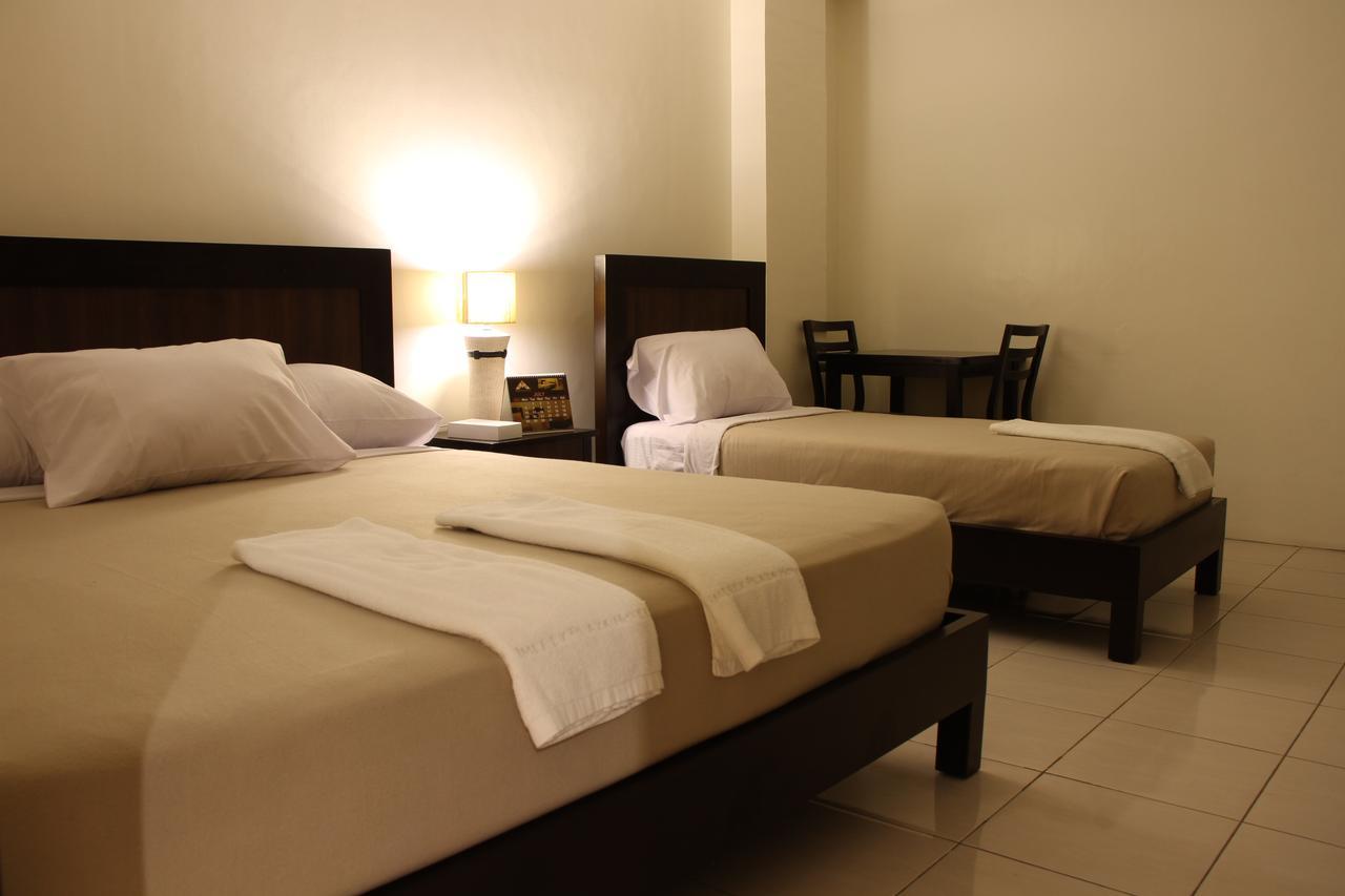 Imerex Plaza Hotel Angeles Ngoại thất bức ảnh